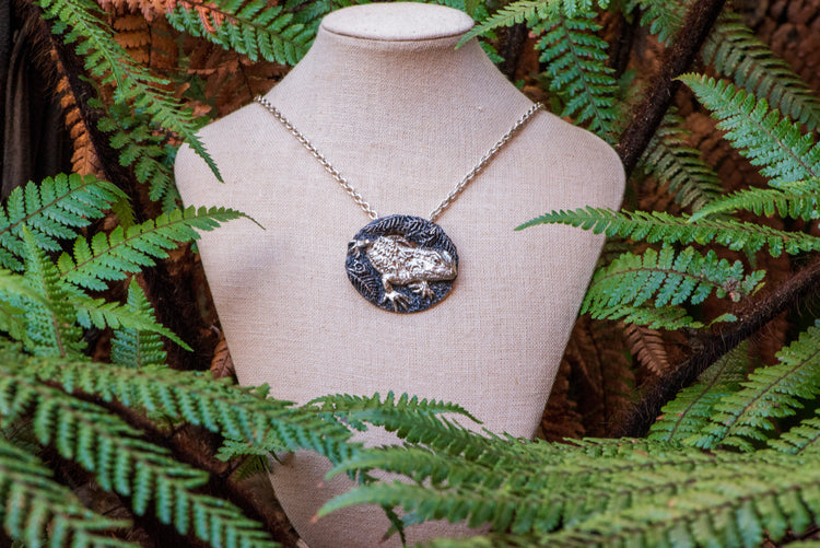 Iconic Taonga : Treasured Kiwiana - Gilded Kea Jewellery