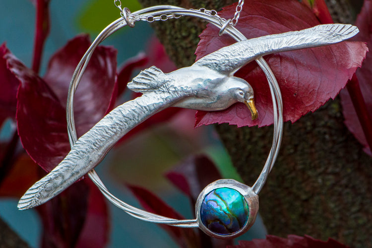 Be Noticed: Conversation-Starter Statement Jewellery.